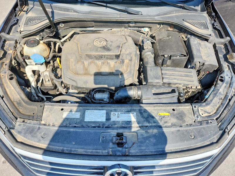 61582196 :رقم المزاد ، 1VWBA7A36JC009807 vin ، 2018 Volkswagen Passat مزاد بيع
