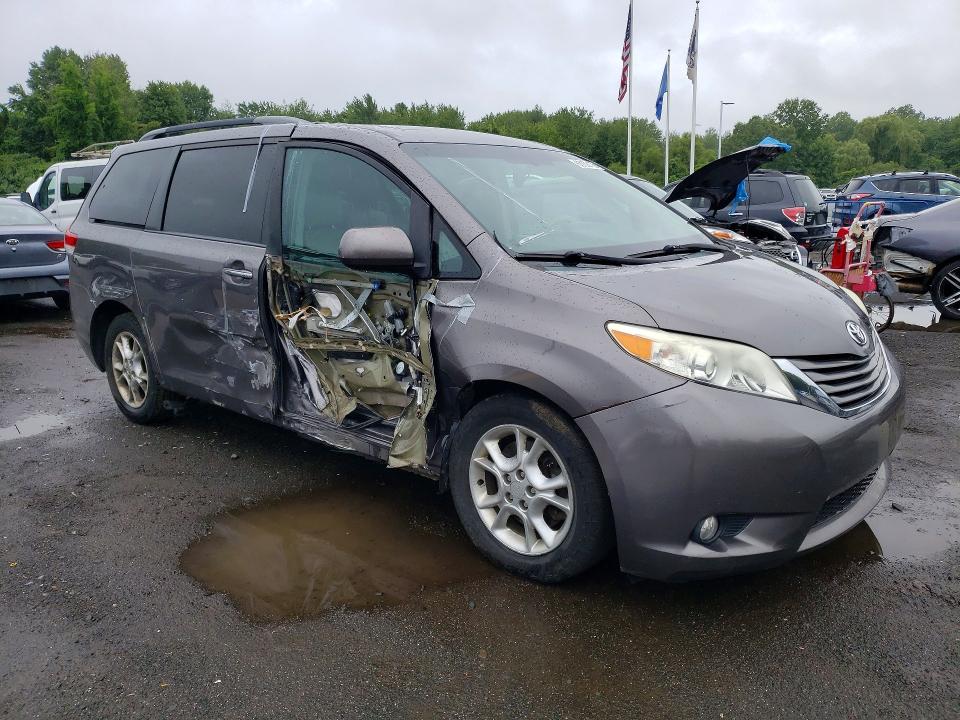 Aukcja sprzedaży 2013 Toyota Sienna, vin: 5TDDK3DC7DS055646, numer aukcji: 63138106