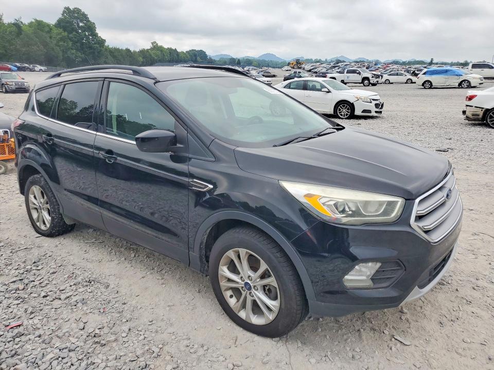 60075136 :رقم المزاد ، 1FMCU9GDXHUA47910 vin ، 2017 Ford Escape مزاد بيع