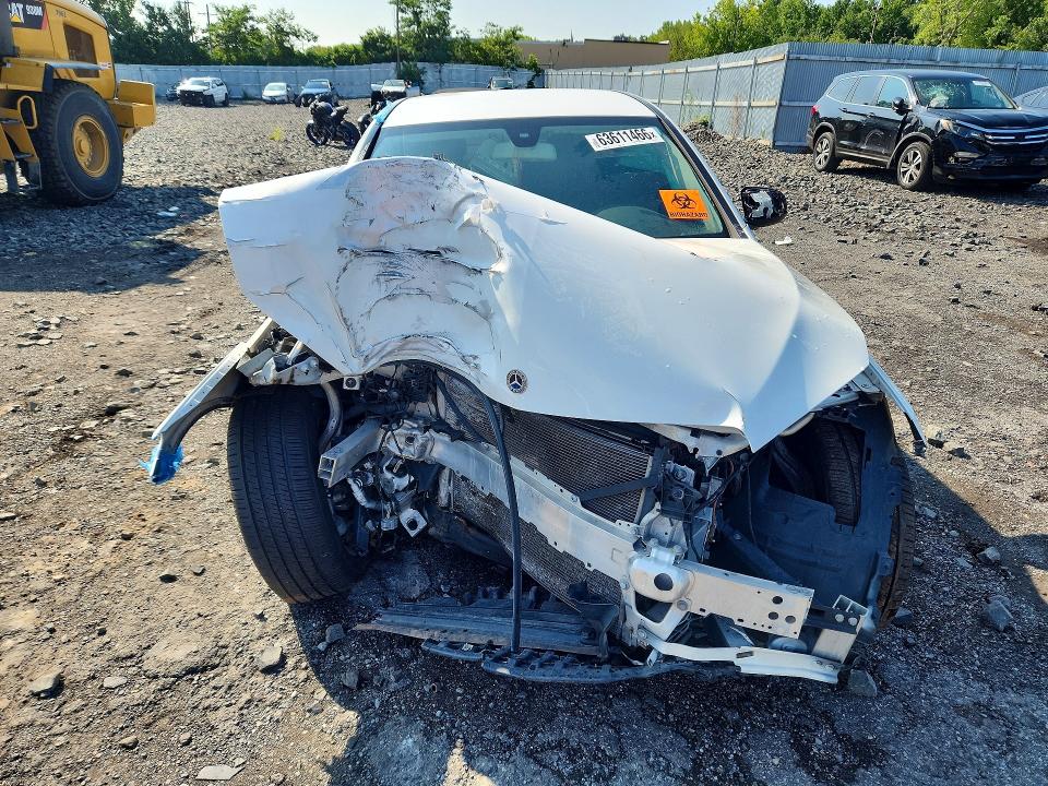 63611466 :رقم المزاد ، 55SWF4JB2HU233681 vin ، 2017 Mercedes-benz C مزاد بيع
