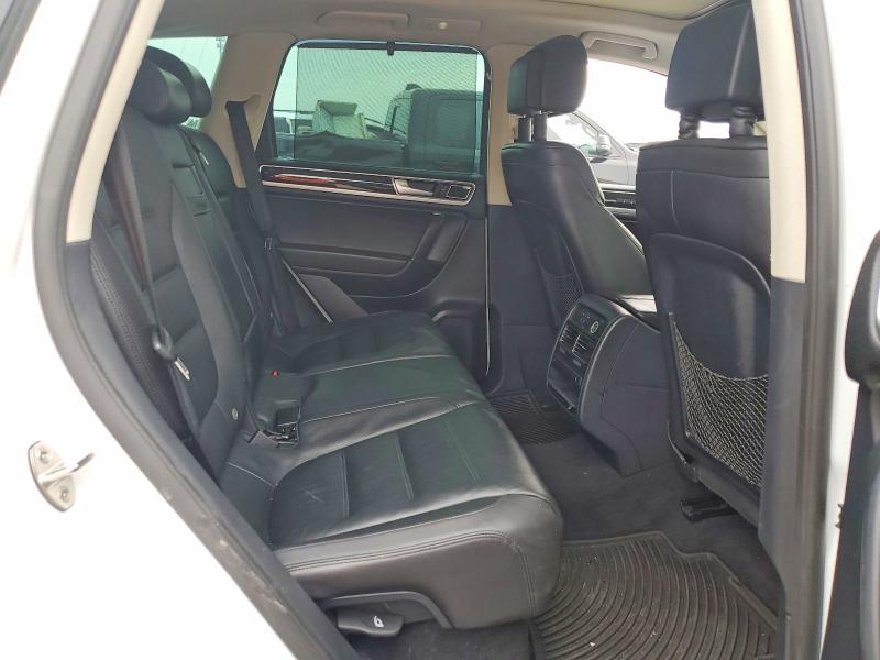 61352146 :رقم المزاد ، WVGEF9BP0GD011047 vin ، 2016 Volkswagen Touareg مزاد بيع