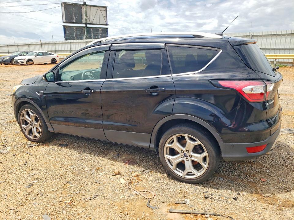 62130556 :رقم المزاد ، 1FMCU0J99HUD90949 vin ، 2017 Ford Escape مزاد بيع