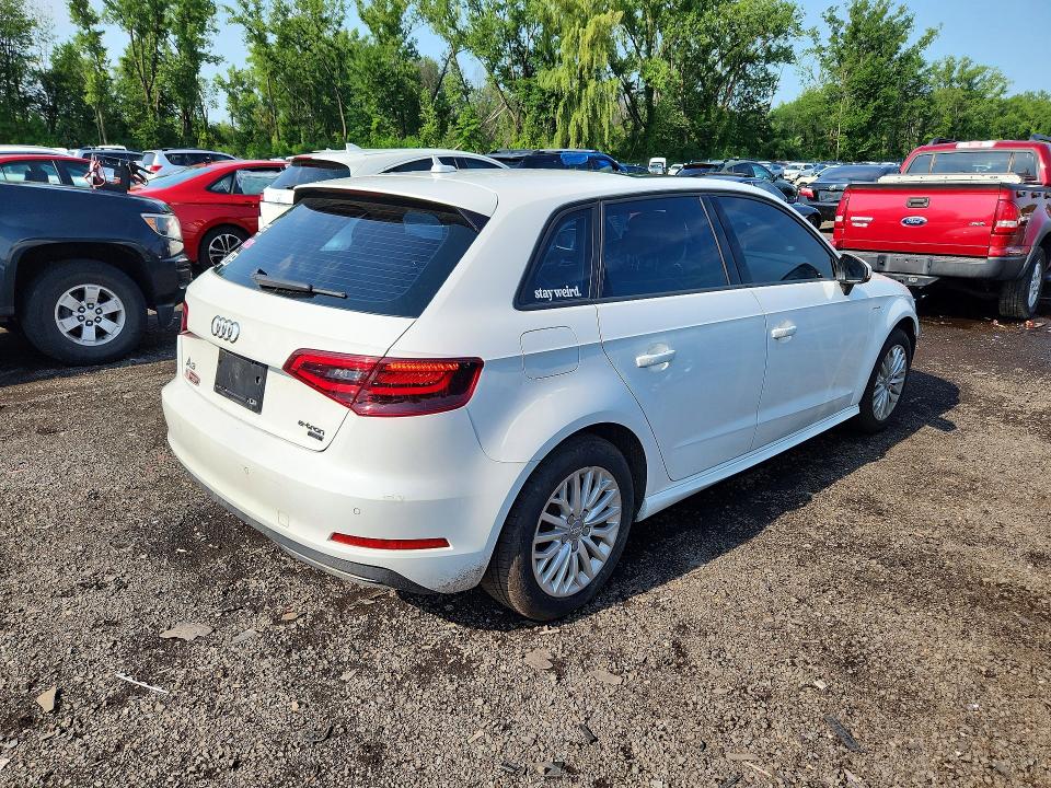 Продаж на аукціоні авто 2016 Audi A3, vin: WAUVPBFF6GA130732, номер лоту: 58798926