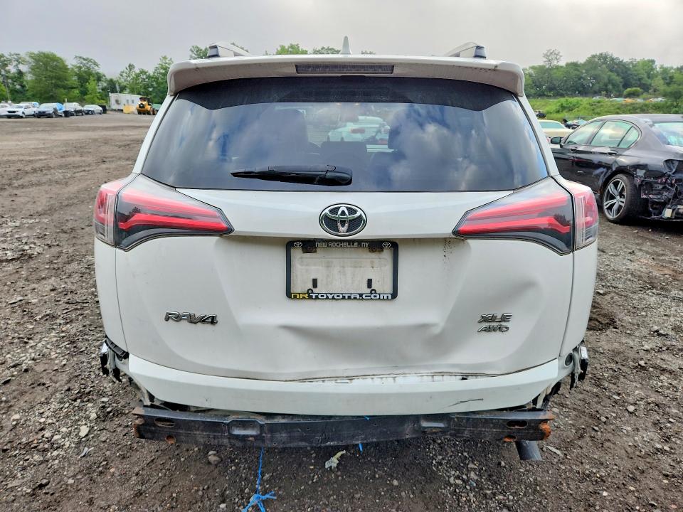2018 Toyota Rav4 მანქანა იყიდება აუქციონზე, vin: JTMRFREV2JJ231444, აუქციონის ნომერი: 62963496