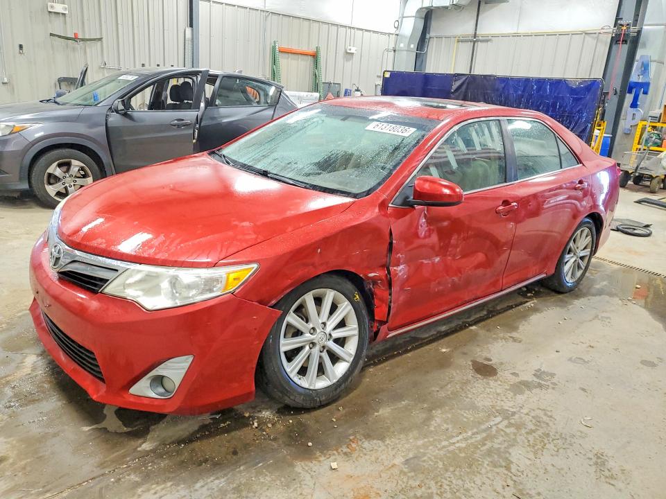 2014 Toyota Camry მანქანა იყიდება აუქციონზე, vin: 4T4BF1FKXER385526, აუქციონის ნომერი: 63600316