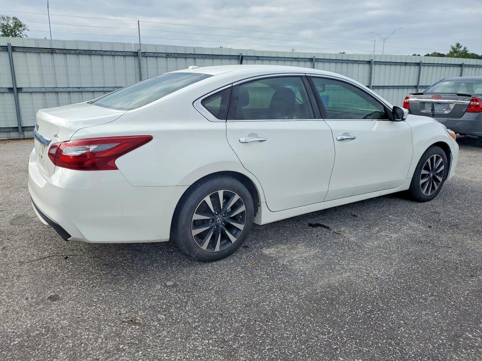 60862576 :رقم المزاد ، 1N4AL3AP7JC186795 vin ، 2018 Nissan Altima مزاد بيع