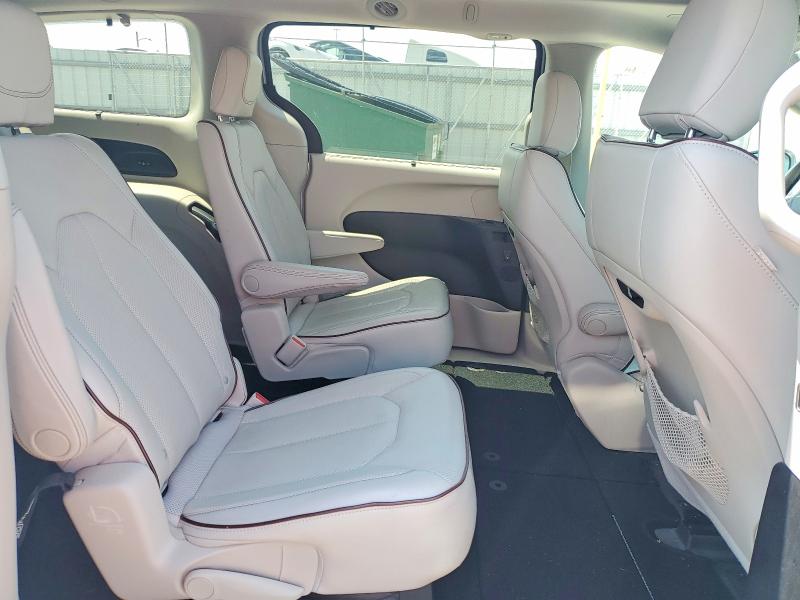 61850956 :رقم المزاد ، 2C4RC1GG8HR505177 vin ، 2017 Chrysler Pacifica مزاد بيع