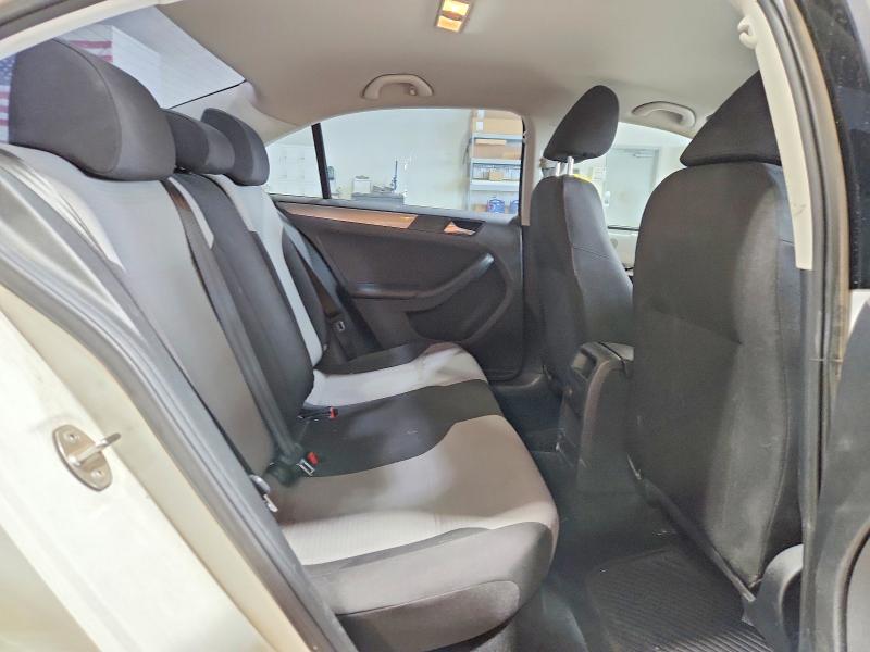 58262646 :رقم المزاد ، 3VW2B7AJ4HM290414 vin ، 2017 Volkswagen Jetta مزاد بيع