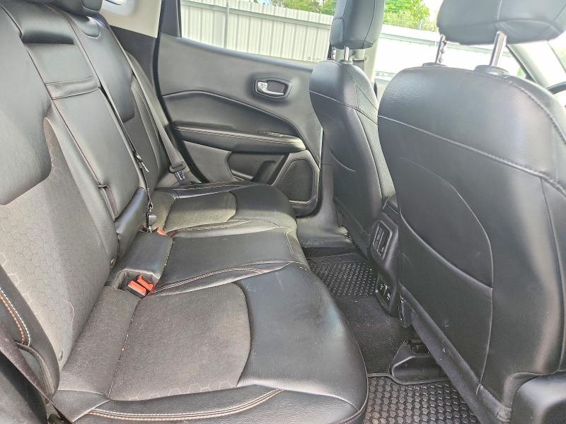 59870246 :رقم المزاد ، 3C4NJDBB5JT483899 vin ، 2018 Jeep Compass مزاد بيع