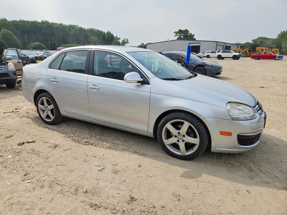 2010 Volkswagen Jetta მანქანა იყიდება აუქციონზე, vin: 3VWRL7AJ5AM043811, აუქციონის ნომერი: 62601356