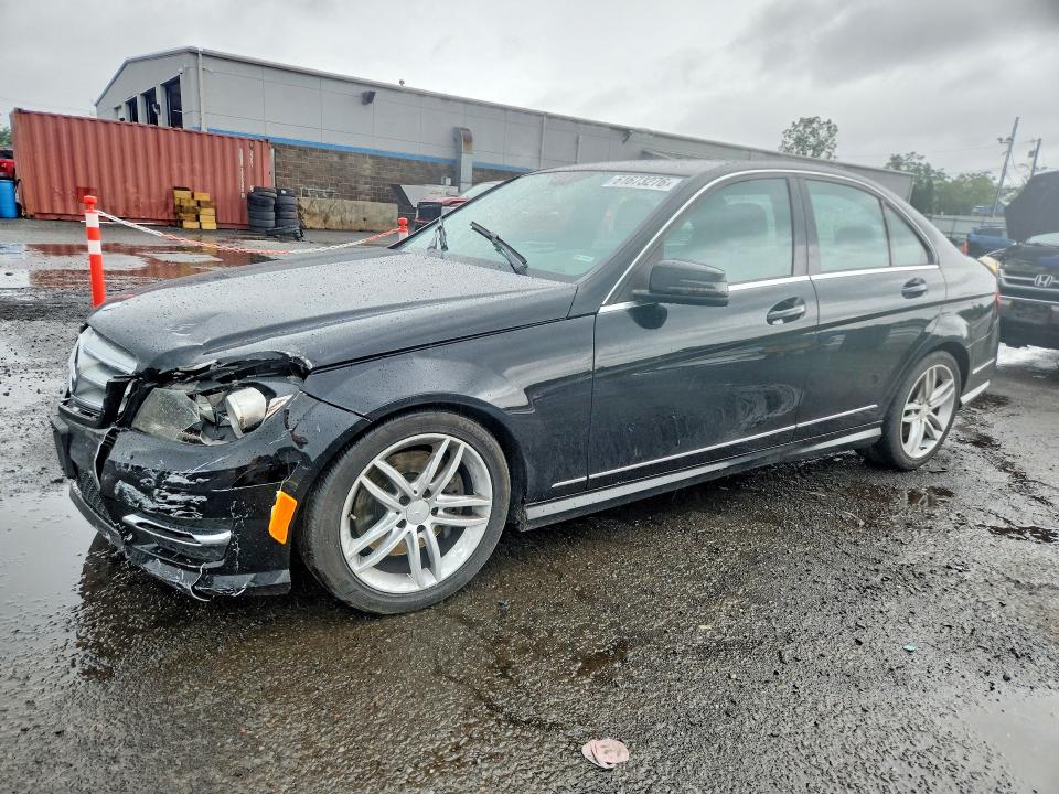 2013 Mercedes-benz C მანქანა იყიდება აუქციონზე, vin: WDDGF8AB8DR276753, აუქციონის ნომერი: 61673276