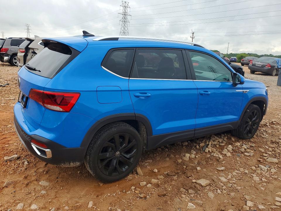 60750636 :رقم المزاد ، 3VVSX7B27PM327595 vin ، 2023 Volkswagen Taos مزاد بيع
