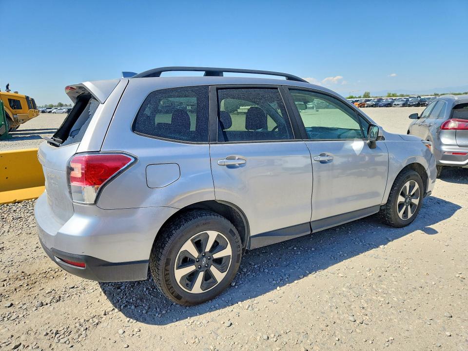 60693126 :رقم المزاد ، JF2SJAGC7JH566365 vin ، 2018 Subaru Forester مزاد بيع