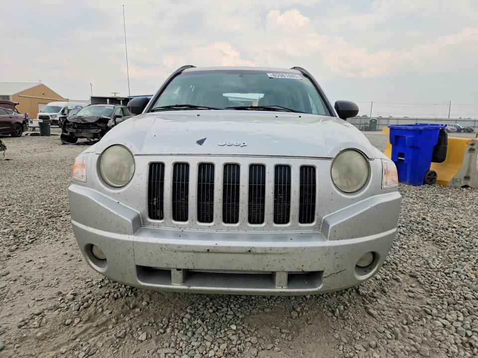 85981085 :رقم المزاد ، 1J4NF4FB9AD512655 vin ، 2010 Jeep Compass مزاد بيع