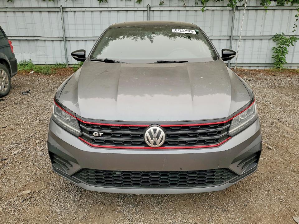 61223526 :رقم المزاد ، 1VWJM7A3XJC034714 vin ، 2018 Volkswagen Passat مزاد بيع