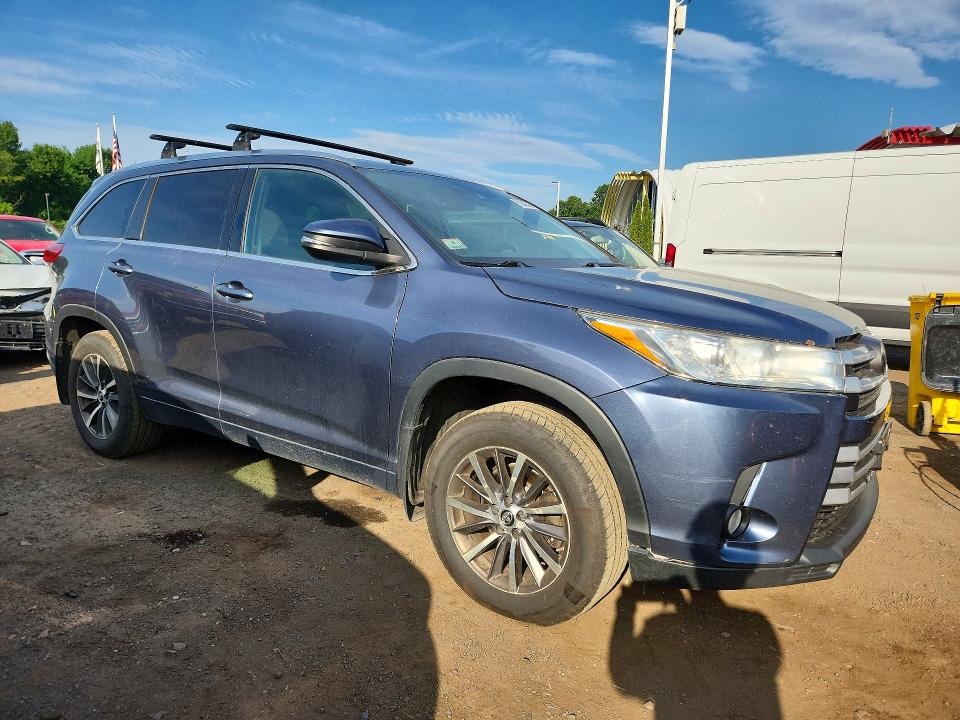2018 Toyota Highlander მანქანა იყიდება აუქციონზე, vin: 5TDJZRFH5JS491997, აუქციონის ნომერი: 61348546