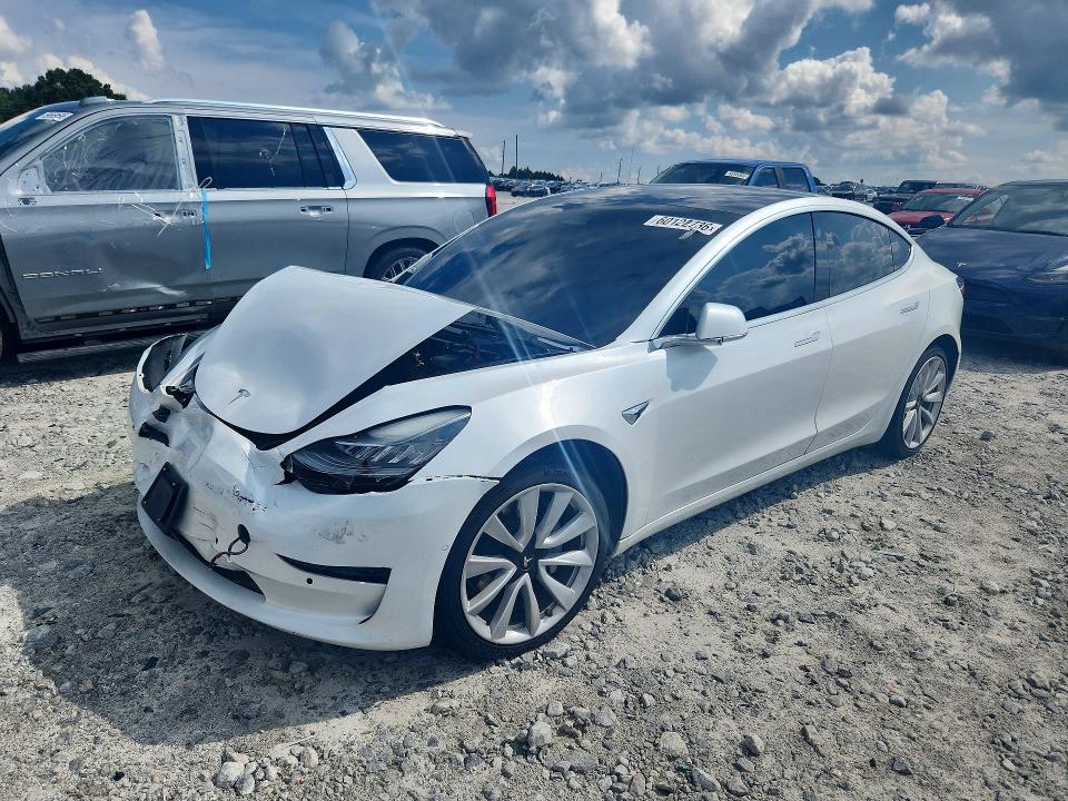 60122736 :رقم المزاد ، 5YJ3E1EB4KF513660 vin ، 2019 Tesla Model 3 مزاد بيع