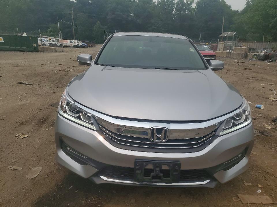 Продажа на аукционе авто 2017 Honda Accord, vin: 1HGCR2F88HA002579, номер лота: 61531856
