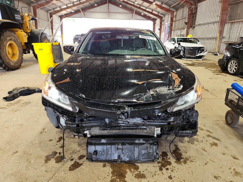 60242276 :رقم المزاد ، 1HGCR2F31HA260561 vin ، 2017 Honda Accord مزاد بيع