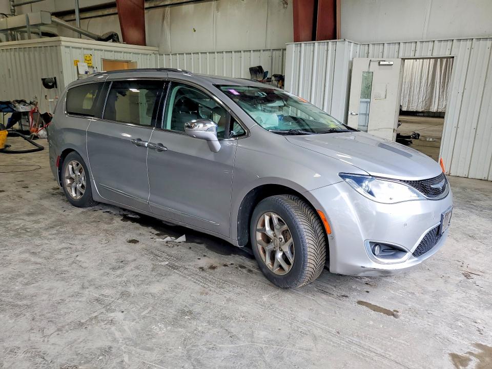59769576 :رقم المزاد ، 2C4RC1GG8JR226267 vin ، 2018 Chrysler Pacifica مزاد بيع