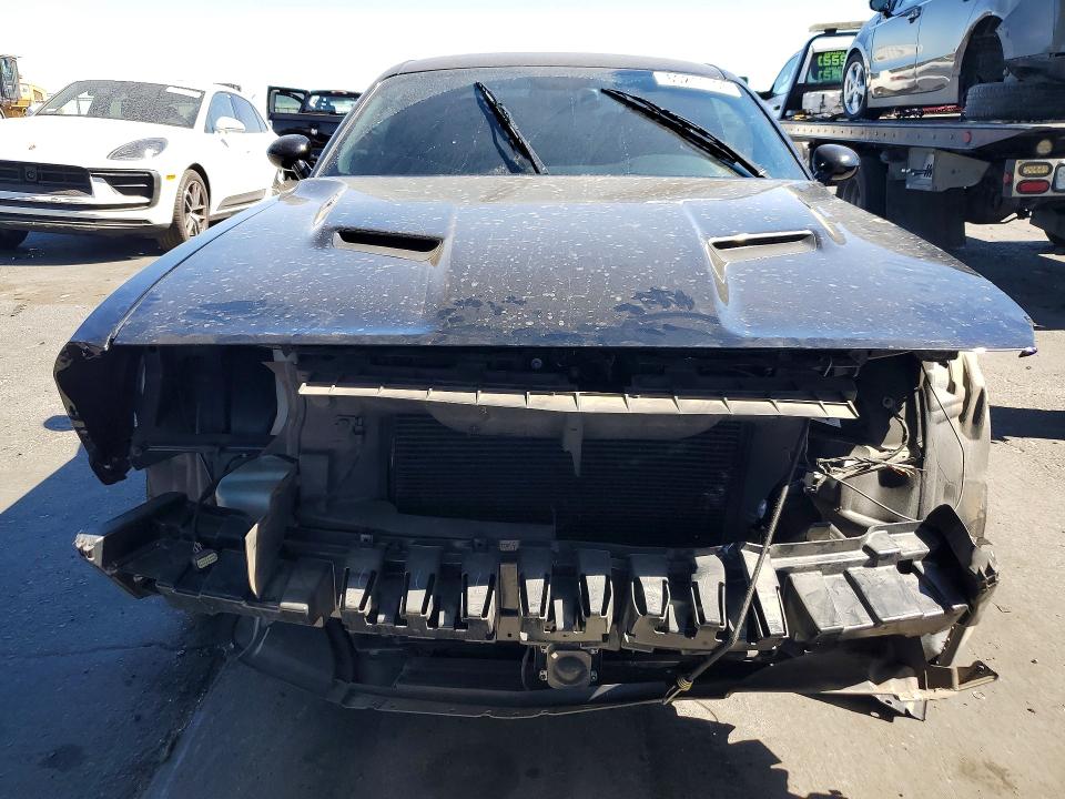 60211106 :رقم المزاد ، 2C3CDZBT9FH782837 vin ، 2015 Dodge Challenger مزاد بيع