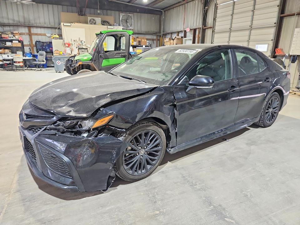 62930796 :رقم المزاد ، 4T1G11BK6NU069318 vin ، 2022 Toyota Camry مزاد بيع