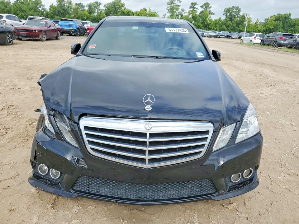 61137436 :رقم المزاد ، WDDHF8HB7AA085801 vin ، 2010 Mercedes-benz E مزاد بيع