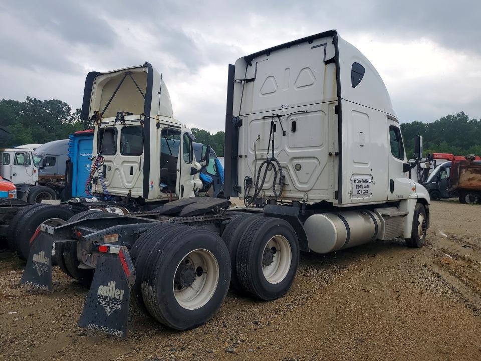 Продажа на аукционе авто 2020 Freightliner Cascadia 125, vin: 3AKJGLDR2LDLU5593, номер лота: 60582616