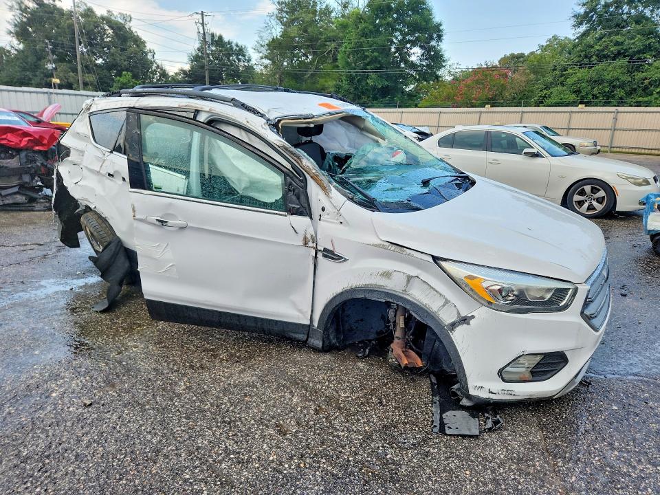 2017 Ford Escape მანქანა იყიდება აუქციონზე, vin: 1FMCU0GD0HUB26479, აუქციონის ნომერი: 62490696