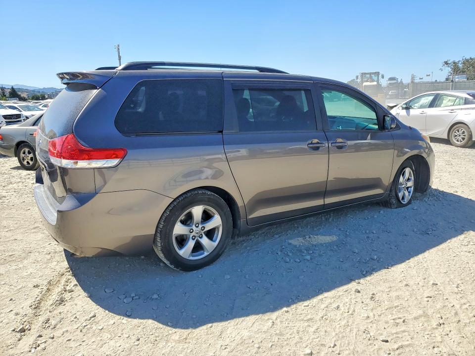 Продажа на аукционе авто 2013 Toyota Sienna, vin: 5TDKK3DC3DS397649, номер лота: 59231996