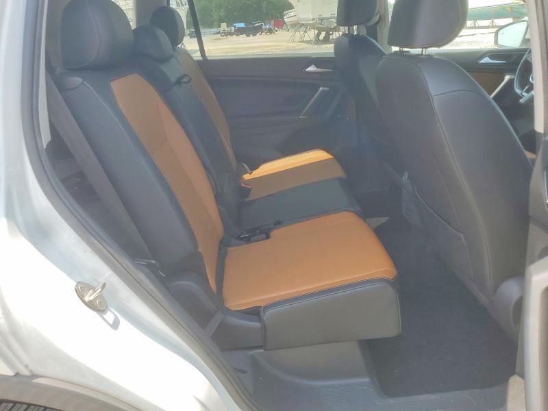 53244406 :رقم المزاد ، 3VV3B7AX7JM073958 vin ، 2018 Volkswagen Tiguan مزاد بيع