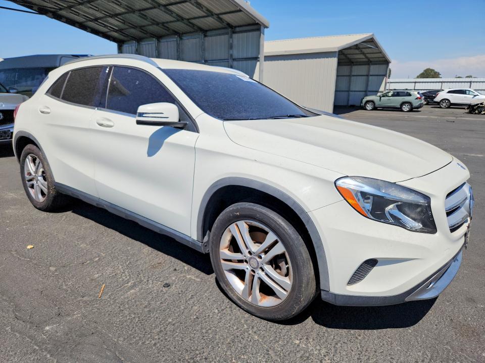 62220946 :رقم المزاد ، WDCTG4GB5GJ245978 vin ، 2016 Mercedes-benz Gla مزاد بيع