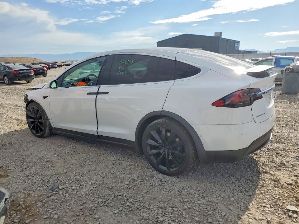 2017 Tesla Model X მანქანა იყიდება აუქციონზე, vin: 5YJXCAE20HF046303, აუქციონის ნომერი: 61893126