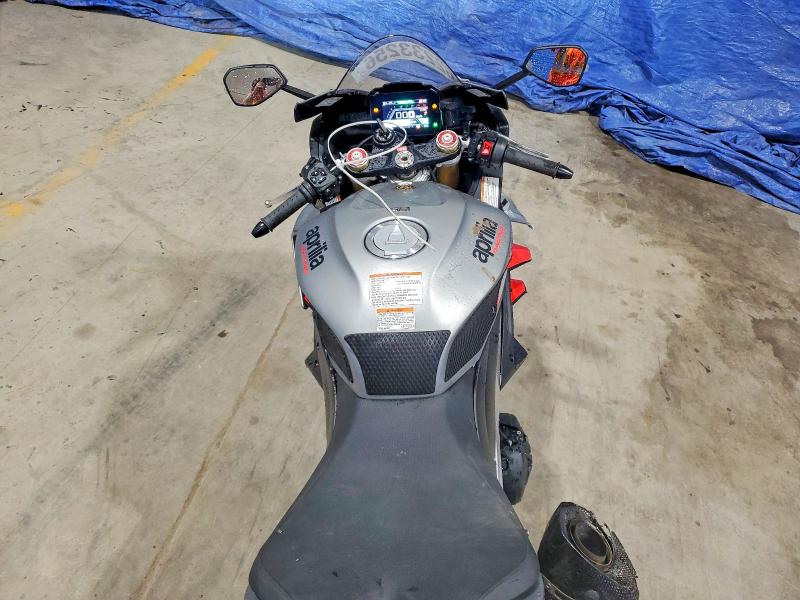 62233256 :رقم المزاد ، ZD4KYUA01NS000399 vin ، 2022 Aprilia Rsv4 مزاد بيع