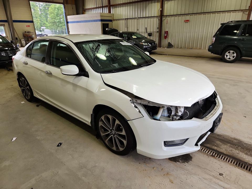62018896 :رقم المزاد ، 1HGCR2F50FA200527 vin ، 2015 Honda Accord مزاد بيع
