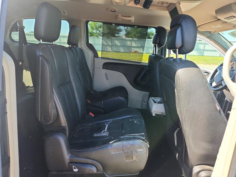 61145326 :رقم المزاد ، 2C4RC1BG0GR200083 vin ، 2016 Chrysler Town & Country مزاد بيع
