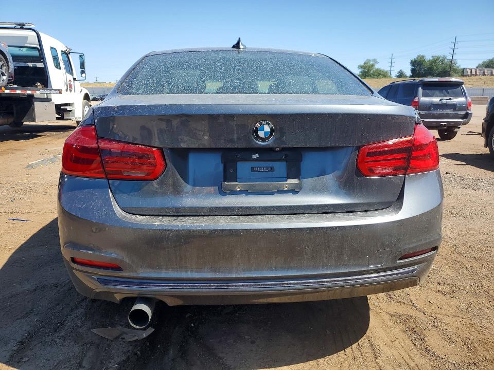 59711386 :رقم المزاد ، WBA8D9C57JA607735 vin ، 2018 Bmw 330 مزاد بيع