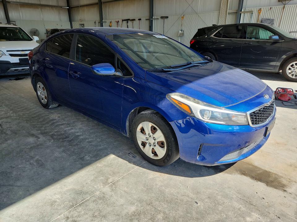 2018 Kia Forte მანქანა იყიდება აუქციონზე, vin: 3KPFK4A73JE284028, აუქციონის ნომერი: 59315156