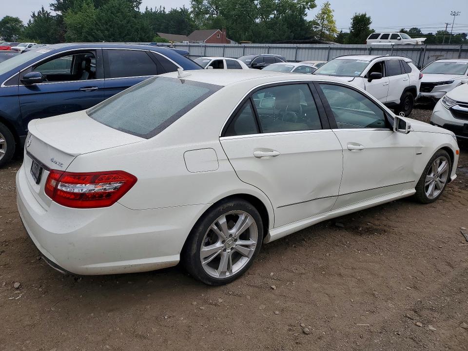 61844166 :رقم المزاد ، WDDHF8JB2CA638688 vin ، 2012 Mercedes-benz E مزاد بيع
