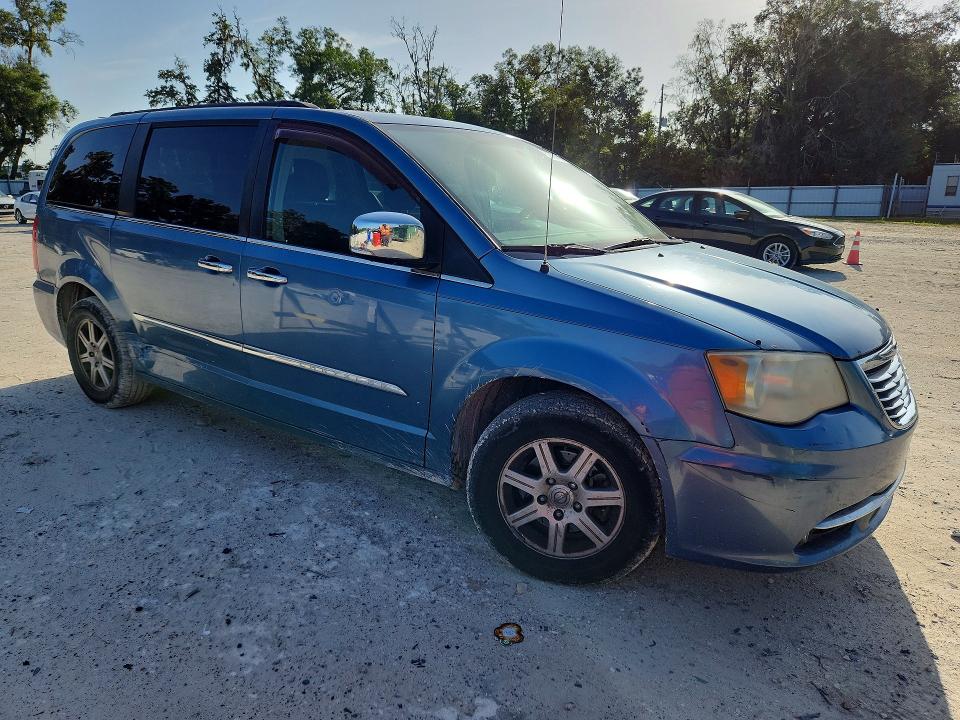 61962446 :رقم المزاد ، 2A4RR5DG9BR782397 vin ، 2011 Chrysler Town & Country مزاد بيع