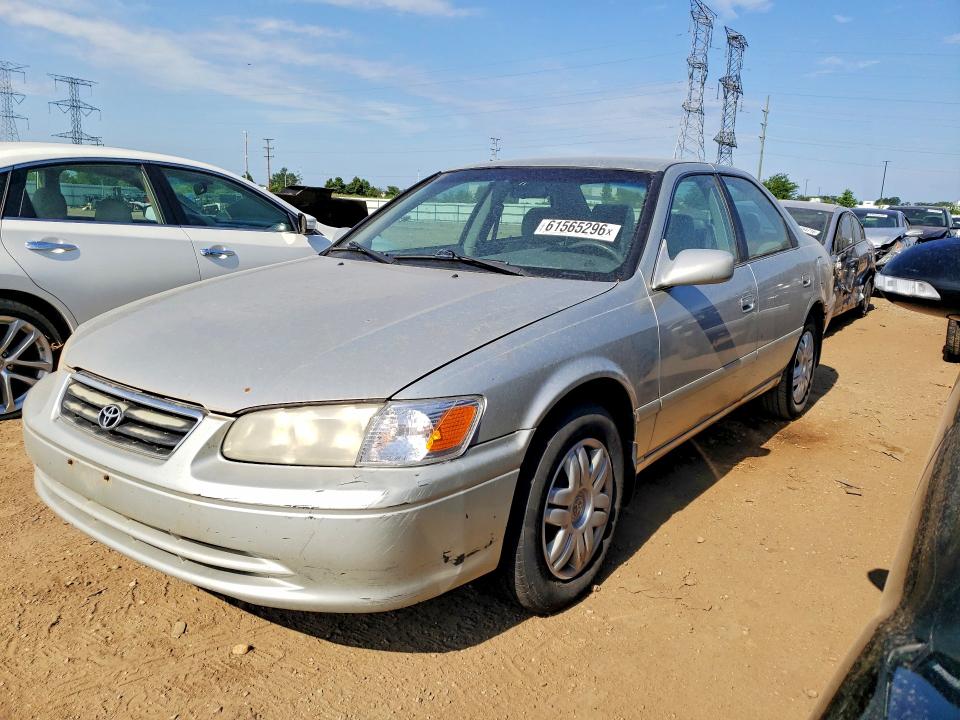 61565296 :رقم المزاد ، 4T1BF22K41U962972 vin ، 2001 Toyota Camry مزاد بيع