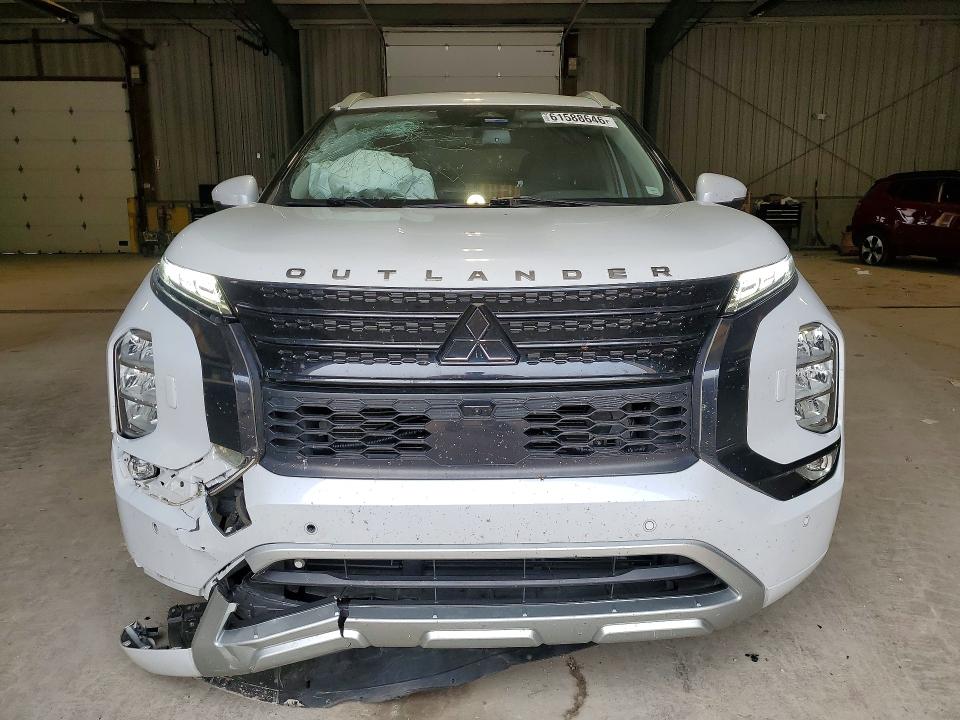 61588646 :رقم المزاد ، JA4J4VA85NZ014581 vin ، 2022 Mitsubishi Outlander مزاد بيع