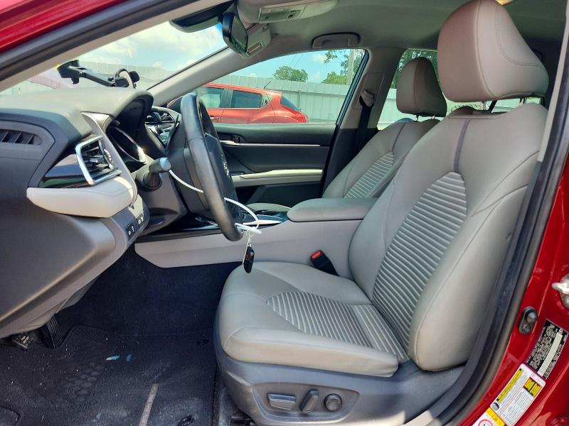 59770716 :رقم المزاد ، 4T1B11HK4JU552107 vin ، 2018 Toyota Camry مزاد بيع