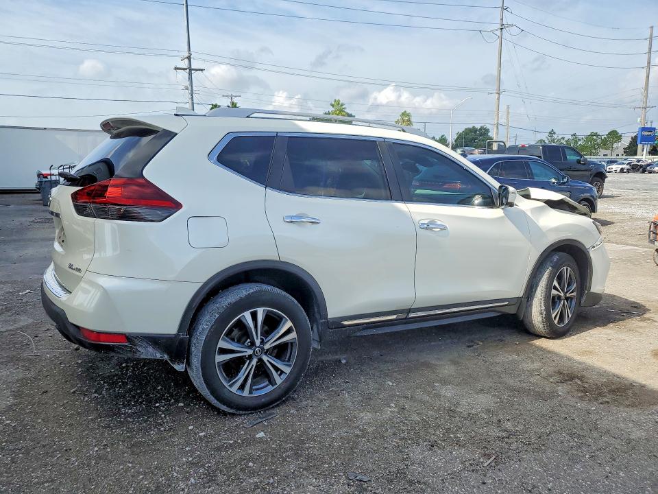 61892516 :رقم المزاد ، 5N1AT2MV4JC825628 vin ، 2018 Nissan Rogue مزاد بيع