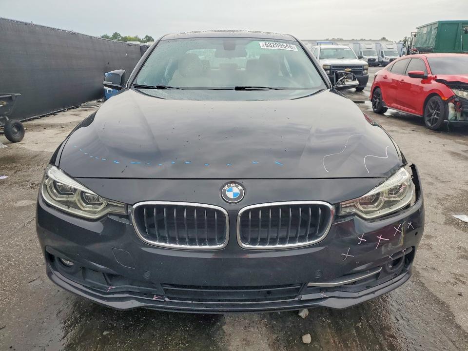 63209546 :رقم المزاد ، WBA8B9G55HNU48961 vin ، 2017 Bmw 330 مزاد بيع