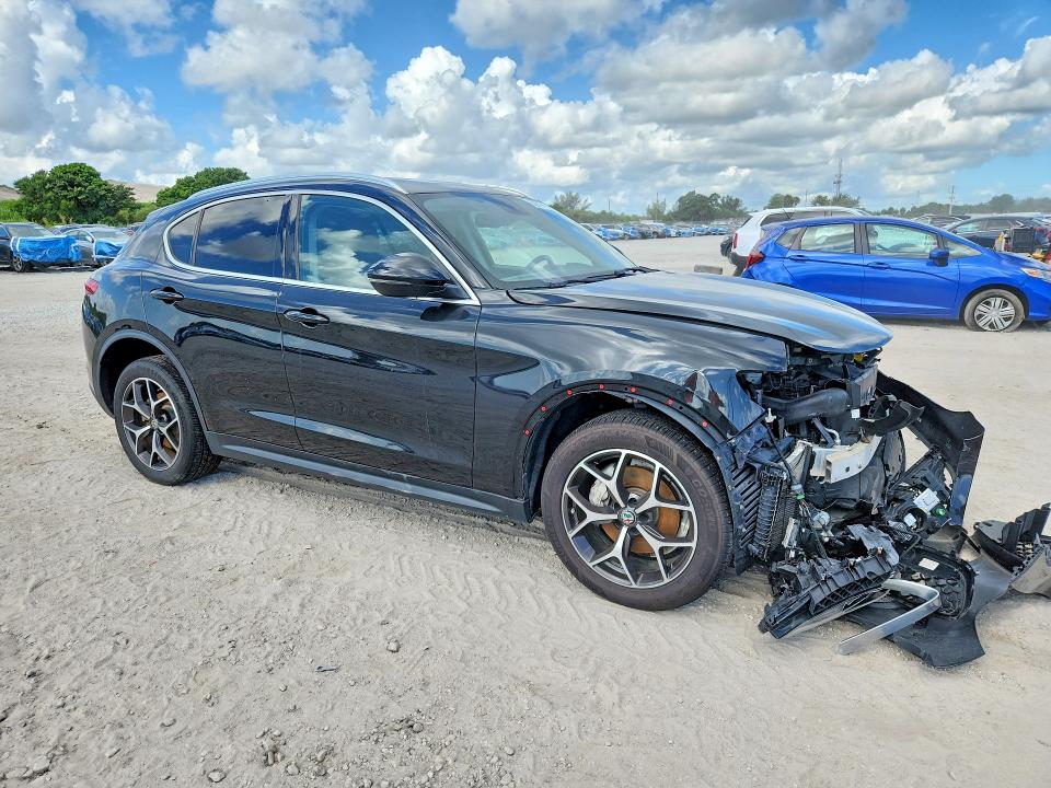 62517466 :رقم المزاد ، ZASFAKBN8J7C24273 vin ، 2018 Alfa Romeo Stelvio مزاد بيع