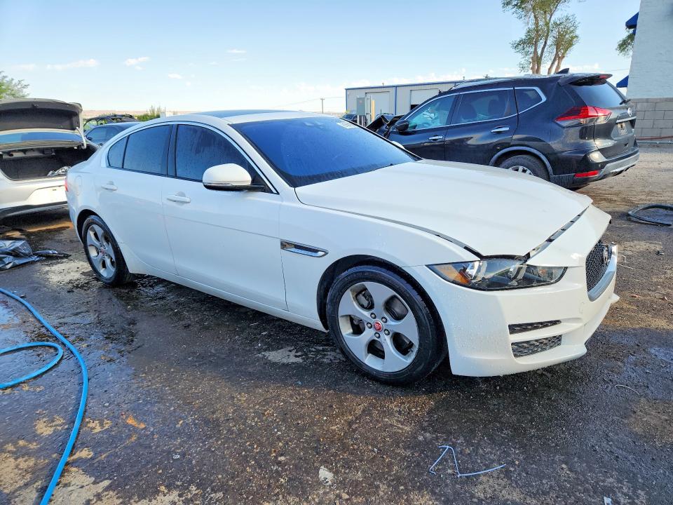 Продаж на аукціоні авто 2017 Jaguar Xe, vin: SAJAR4BG0HA977531, номер лоту: 61584226