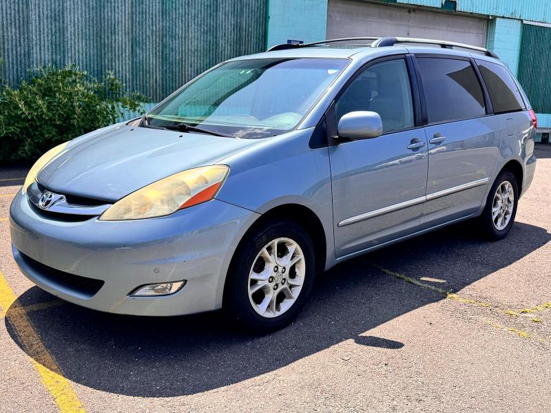 63122136 :رقم المزاد ، 5TDBA22C16S067155 vin ، 2006 Toyota Sienna مزاد بيع