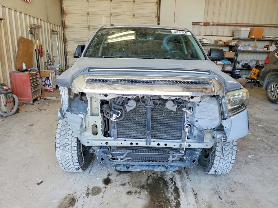 59685936 :رقم المزاد ، 5TFEY5F12JX231339 vin ، 2018 Toyota Tundra مزاد بيع
