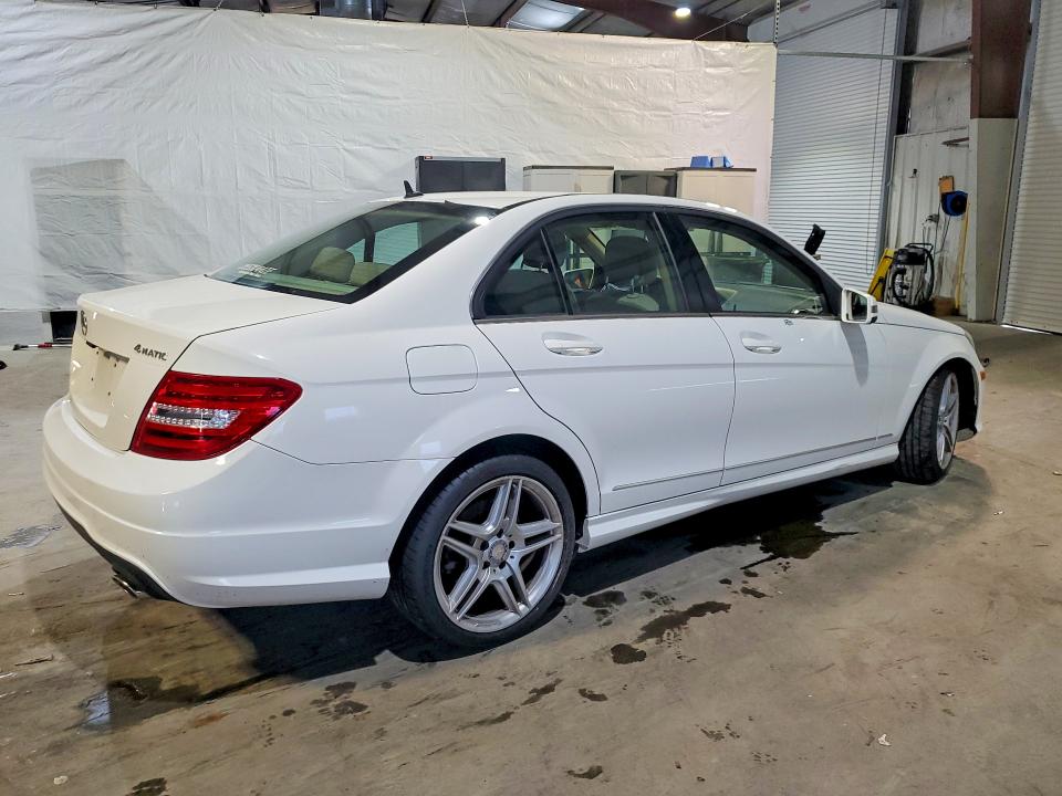 Продажа на аукционе авто 2013 Mercedes-benz C, vin: WDDGF8AB5DR281635, номер лота: 59135816
